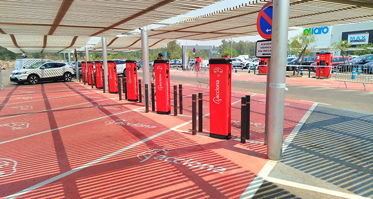 ACCIONA Energía inaugura en Badajoz una electrolinera con 42 puntos de recarga y 2 MW de potencia