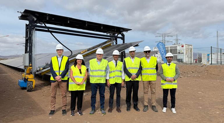 Endesa inaugura su primera planta solar en España hibridada con sistema de baterías de litio