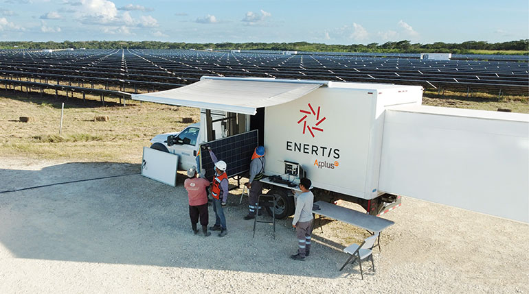Enertis Applus+ despliega su laboratorio fotovoltaico móvil para el diagnóstico avanzado de cuatro plantas solares de Proton Energy en Brasil 