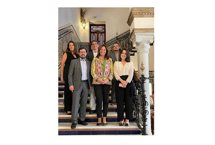 De izq a dcha: Silvia Gallego, consejera de AEDyR; Miguel Ángel Sanz, consejero de AEDyR; Javier Brey, presidente de la Asociación Española del Hidrógeno (AeH2); Elena de la Vieja, consejera de AEDyR; Domingo Zarzo, presidente Asociación Española de Desal