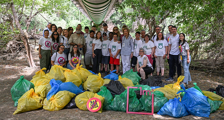 Su Majestad la Reina Doña Sofía se une a la gran recogida ciudadana “1m2 contra la basuraleza” del Proyecto LIBERA