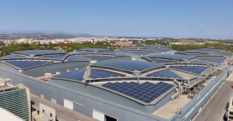 Feria Valencia convierte 40.000 m² de sus cubiertas en un huerto solar capaz de abastecer a 900 hogares