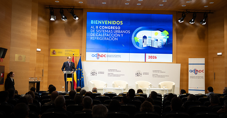 ADHAC reúne a administraciones públicas y  expertos para impulsar planes locales de calor  y frío que aceleren la descarbonización urbana – El II Congreso de Sistemas Urbanos de Calefacción y Refrigeración consolida a ADHAC  como punto de encuentro entre 