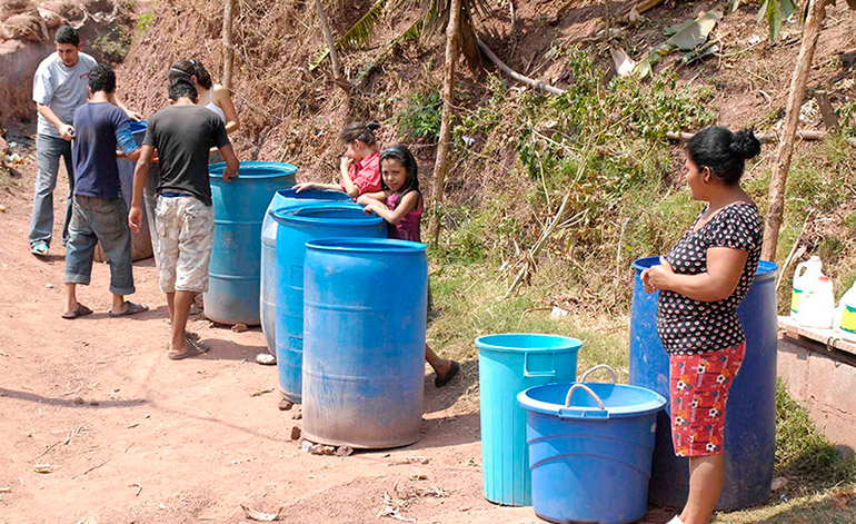 aladyr agua mujer