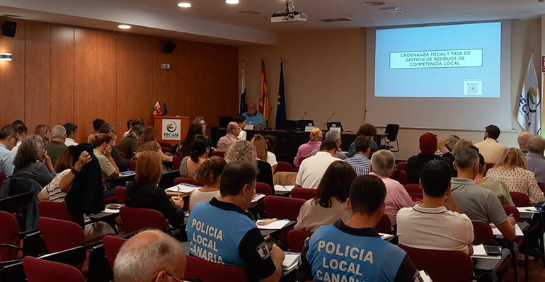 FECAM y Ecoembes forman a policías locales y técnicos municipales de Canarias en gestión de residuos
