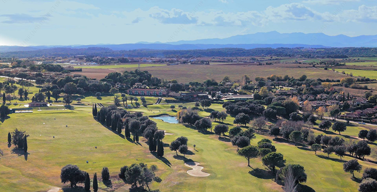 La energía solar premium se integra en el entorno residencial de Torremirona con LONGi EcoLife 