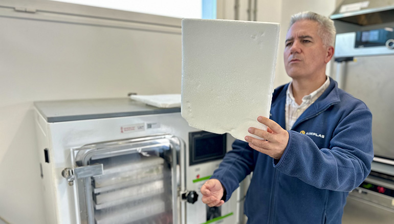 Un proyecto reutiliza aceite de cocina usado para fabricar detergentes sostenibles de uso doméstico 