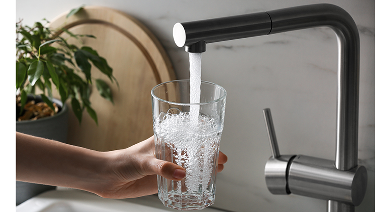 Influencers y redes sociales: la clave para impulsar el consumo de agua del grifo