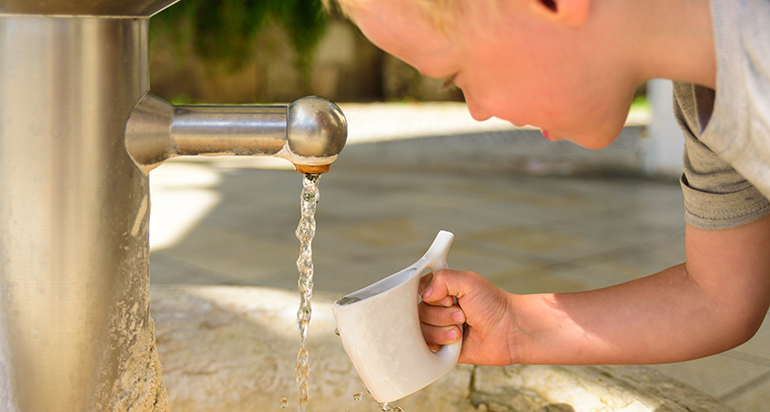 ONU-Agua alerta: sin sistemas sólidos de agua y saneamiento no se alcanzará el ODS 6 en 2030