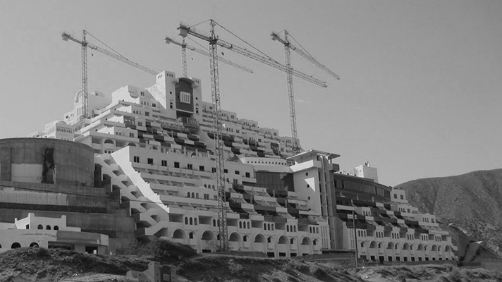 En 2012, n’UNDO, con la colaboración de Greenpeace, elabora un informe técnico para el desmantelamiento selectivo del hotel ilegal del Algarrobico