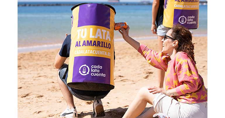 “Tu Lata Al Amarillo” vuelve a las playas españolas para fomentar el cuidado del medioambiente
