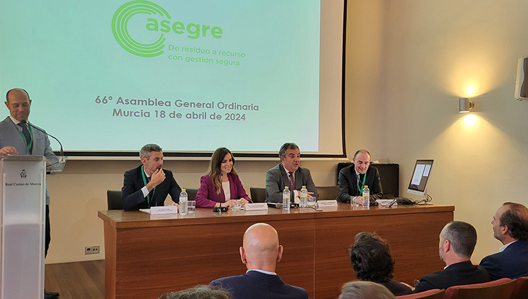 El consejero de Medio Ambiente de Murcia destaca la necesidad de reducir el impacto ambiental