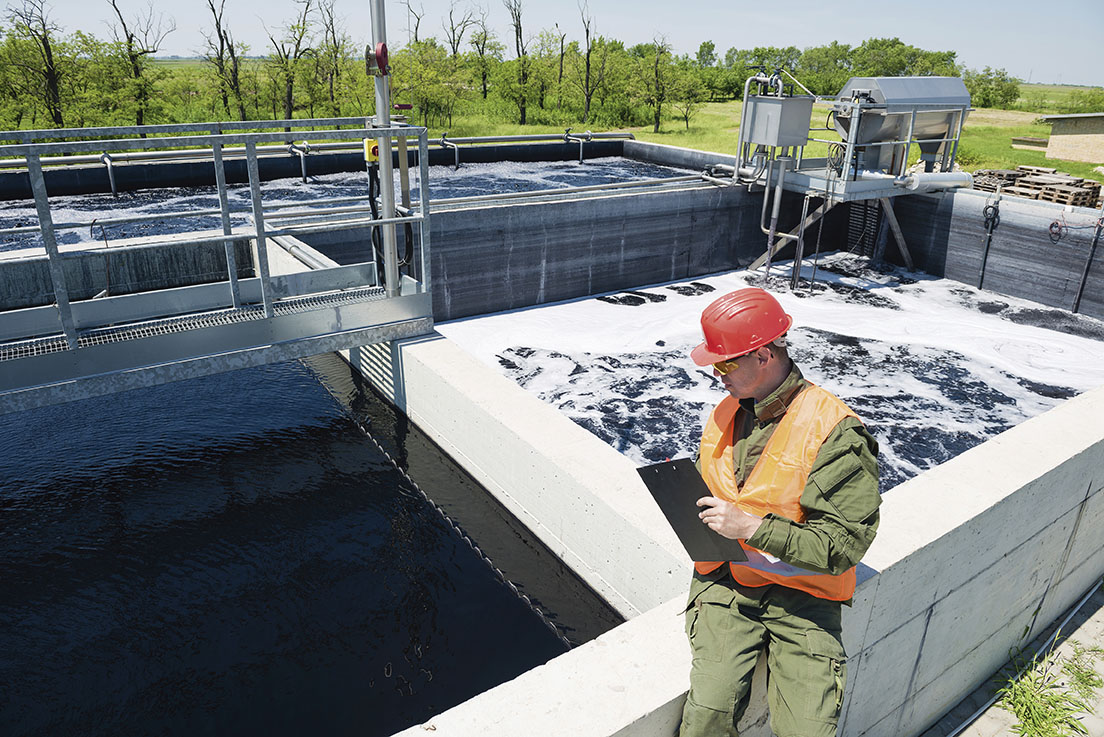 La tecnología más común para el tratamiento de aguas residuales municipales es el proceso de lodos activos