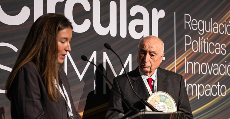 Bioplat y Biocirc reconocen a Jesús Fernández, catedrático de la UPM, con el Premio a la Trayectoria Biocircular