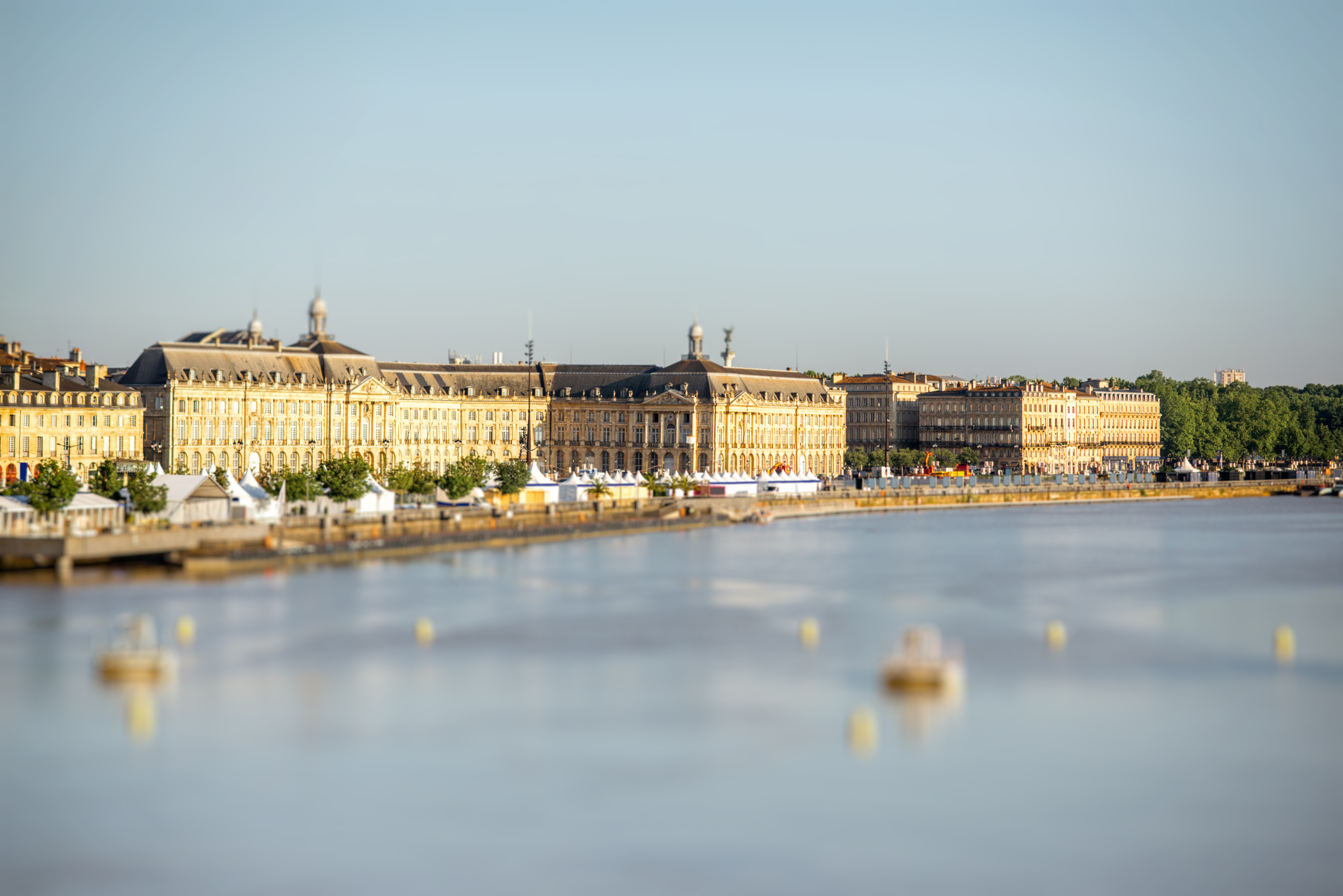 bordeaux-city-in-france-2022-04-06-07-20-46-utc