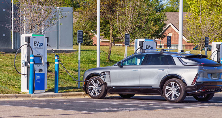 Sólo el 18% de los ayuntamientos bonifica los impuestos para instalar puntos de recarga para vehículos eléctricos