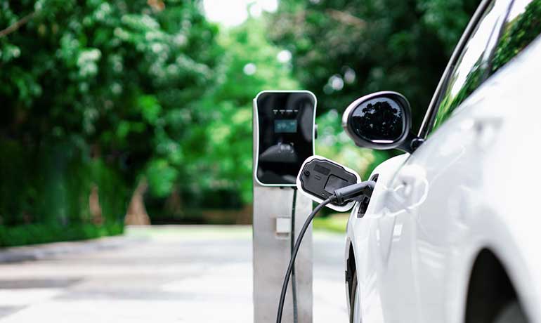 Las matriculaciones de vehículos electrificados cierran 2023 con una subida de más del 38%, rozando las 140.000 unidades