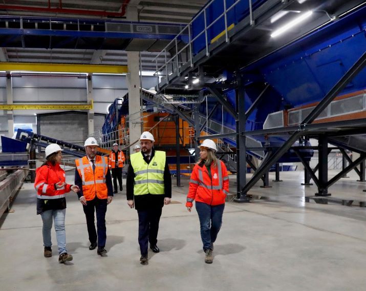 La planta de tratamiento de basura bruta de Cogersa, que supone una inversión de 62,5 millones, comenzará a funcionar en pruebas en junio
