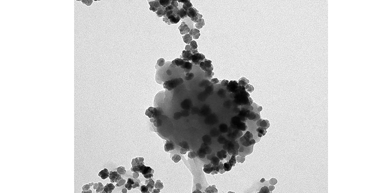 El ICMM-CSIC transforma nanoplásticos del agua en materiales para eliminar contaminantes