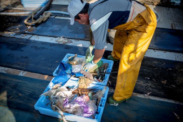 2.600 pescadores de 43 puertos recuperan 190 toneladas de basura marina gracias a Upcycling the Oceans