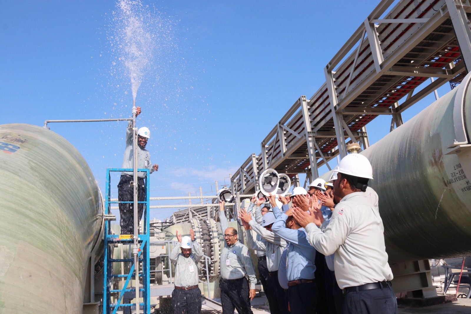 La planta desalinizadora por ósmosis inversa Al Khobar 2, que ha sido diseñada y construida por ACCIONA, dará servicio a tres millones de personas, lo que la convierte en una de las más grandes de Arabia Saudí y de la cartera mundial de ACCIONA