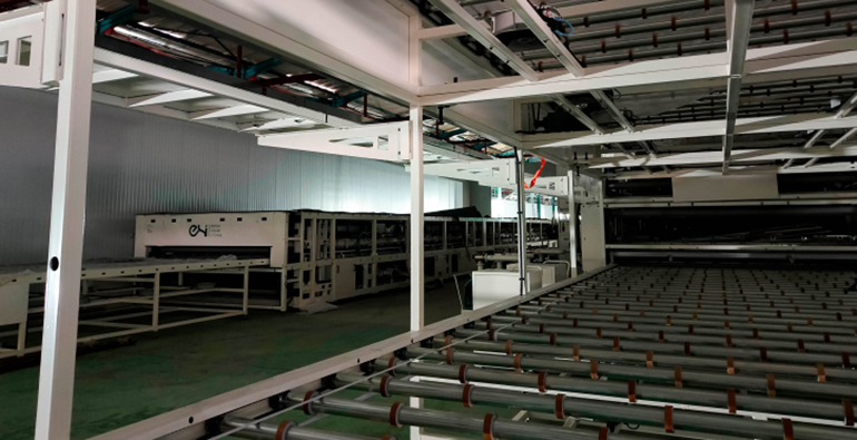 Iberdrola y Exiom abrirán en primavera la primera fábrica de paneles solares de España