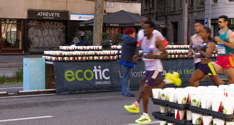 ECOTIC Envases impulsa el reciclaje en la Zurich Marató Barcelona con 32.000 participantes