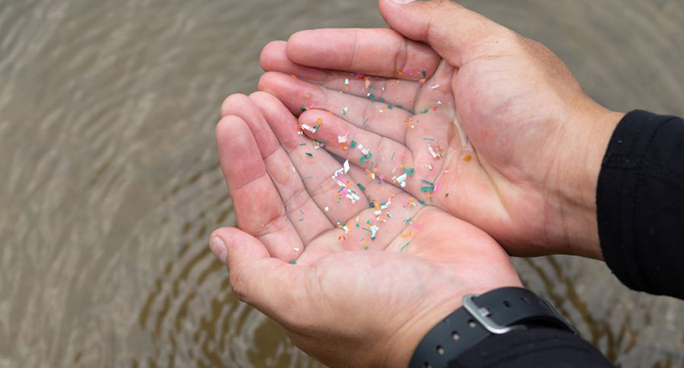IMDEA Energía desarrolla un método para eliminar microplásticos del agua