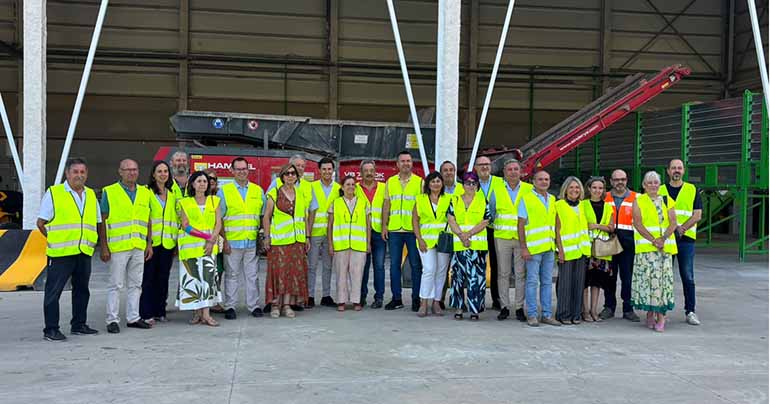 El presidente de la Diputación de Valencia visita las nuevas instalaciones de Urbaser en el complejo de Llíria