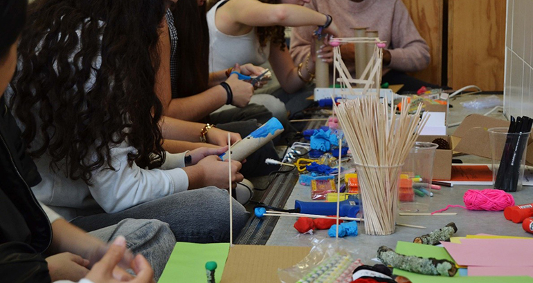 LABoral y ECOLEC lanzan #GreenCampus Junior, un campamento infantil para concienciar sobre el reciclaje de residuos electrónicos