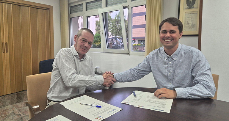 AEDIVE y AVCE sellan una alianza para impulsar la movilidad eléctrica compartida en España