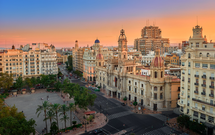 Valencia ha ampliado su sistema de control inteligente del aparcamiento con la instalación de 2.750 nuevos sensores M2M, en colaboración con Urbiotica y Pavapark