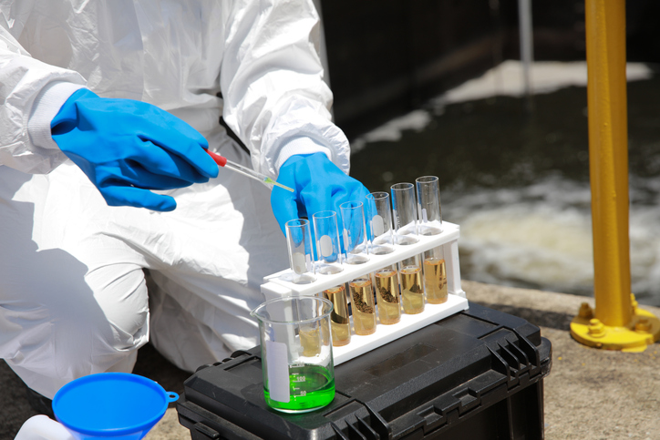 CSIC desarrolla un sistema de nanopartículas flotantes para descontaminar el agua  