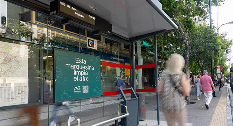 Zaragoza utiliza marquesinas publicitarias para purificar el aire