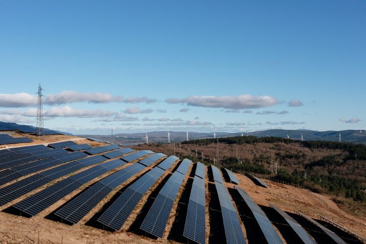 EDP acaba de conectar a la red su primer proyecto híbrido a escala mundial que combina la generación de energía eólica y solar en un único emplazamiento