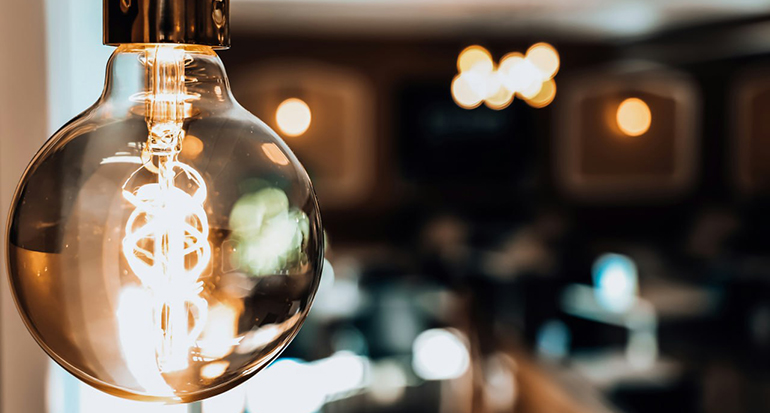 El MITECO refuerza la protección del consumidor eléctrico y prohíbe el ‘spam’ telefónico en la comercialización de luz