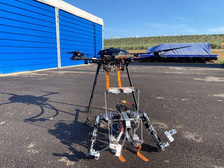 robots aéreos desarrollados en el proyecto europeo Aerial Core que la filial de distribución de Endesa, e-distribución, ha probado en la supervisión de sus líneas eléctricas.