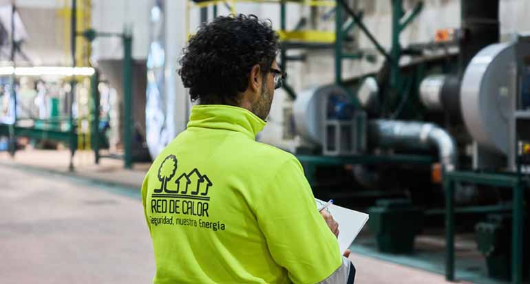 El impuesto europeo al CO2 impulsa las redes de calor renovables como alternativa energética estable