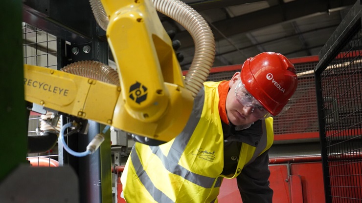 Veolia implanta un brazo robótico impulsado por IA de Recycleye para aumentar el reciclaje en las instalaciones de Southwark