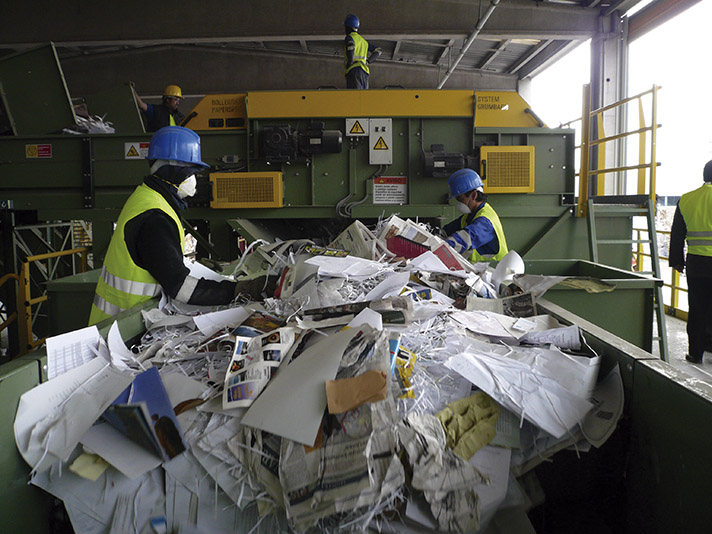 Hay muchas razones por las que es fundamental la presencia de la industria del reciclaje en la economía actual