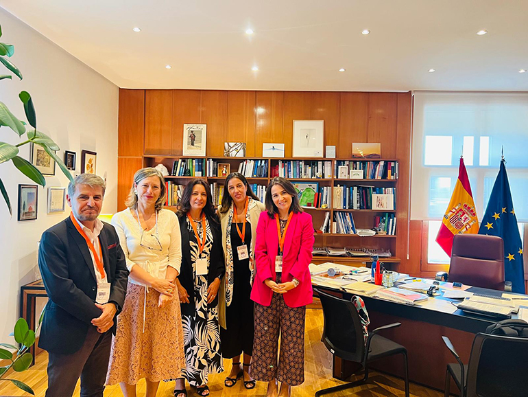 AEDyR defiende ante la directora general del Agua que desalación y