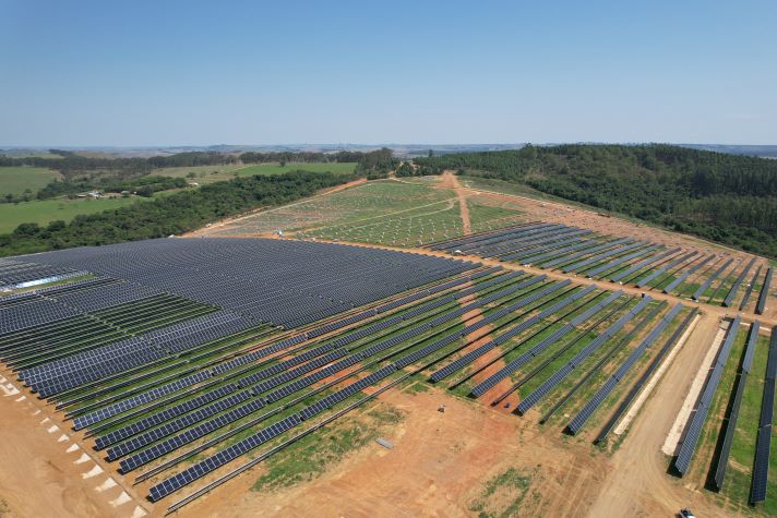 El centro de producción de seguidores solares utilizará las naves e instalaciones de la antigua central térmica y creará unos 40 puestos de trabajo fijos