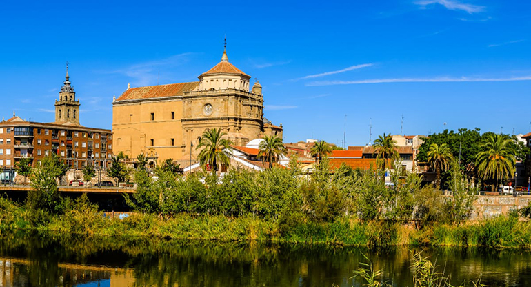 CONTENUR refuerza la recogida de residuos en Talavera de la Reina con nuevos contenedores de carga lateral