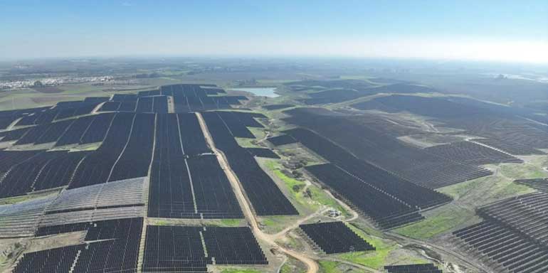 TotalEnergies inaugura en Sevilla su mayor complejo solar de Europa 