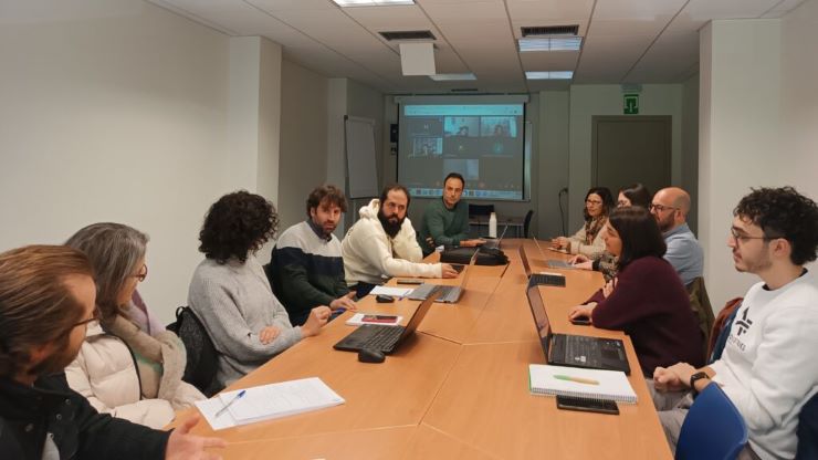 Parte del equipo del consorcio del proyecto Smart2ReDuCe en una reunión de trabajo